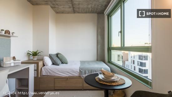 Se alquila habitación en residencia en Barcelona - BARCELONA