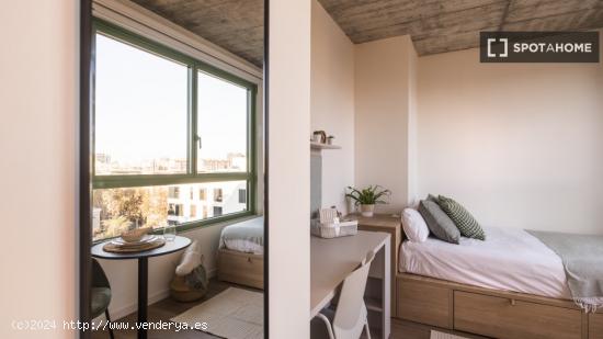 Se alquila habitación en residencia en Barcelona - BARCELONA