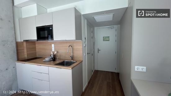 Se alquila habitación en residencia en Barcelona - BARCELONA