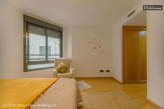  Se alquilan habitaciones en apartamento de 2 dormitorios en Benicalap - VALENCIA 