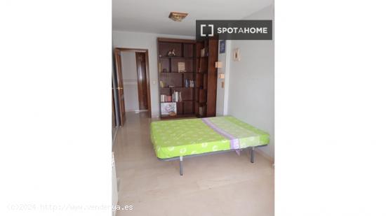 1 dormitorio en piso compartido en Granada - GRANADA
