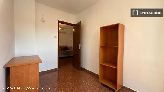 1 dormitorio en piso compartido en Granada - GRANADA