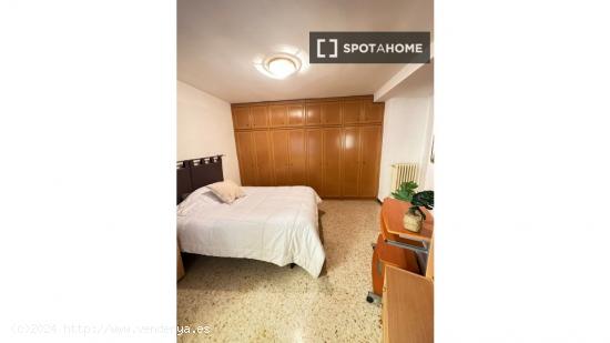 1 dormitorio en piso compartido en Zaragoza - ZARAGOZA