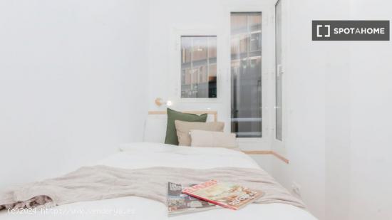 Habitaciones para alquilar en apartamento de 7 habitaciones en Sarrià-Sant Gervasi - BARCELONA