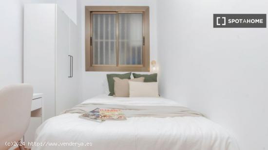 Habitaciones para alquilar en apartamento de 7 habitaciones en Sarrià-Sant Gervasi - BARCELONA