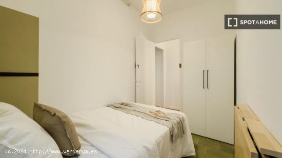 Habitaciones en alquiler en piso de 6 habitaciones en Sarrià-Sant Gervasi - BARCELONA