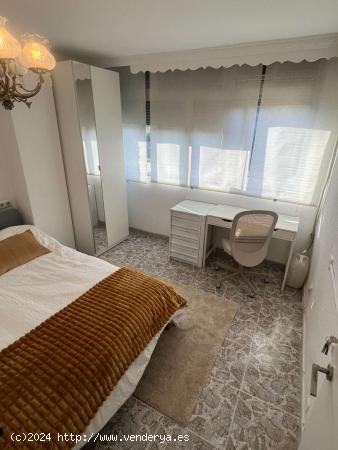  Se alquilan habitaciones en piso de 4 habitaciones en Bailén-Miraflores - MALAGA 