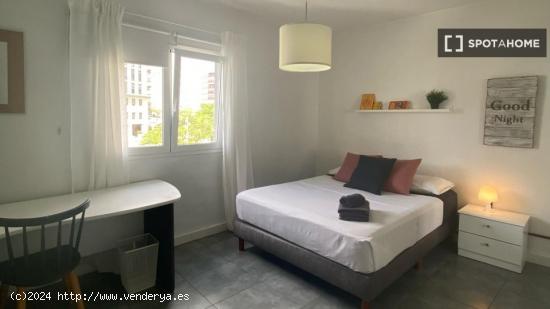 Se alquila habitación en apartamento de 5 habitaciones en Cruz Del Señor - SANTA CRUZ DE TENERIFE