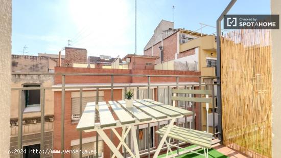 Alquiler de habitaciones en piso de 5 habitaciones en Camp D'En Grassot I Gràcia Nova - BARCELONA
