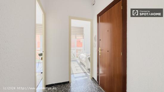 Habitación en apartamento de 5 dormitorios en Barcelona - BARCELONA