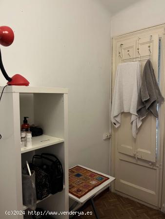  Se alquila habitación en piso de 4 dormitorios, Les Corts, Barcelona - BARCELONA 
