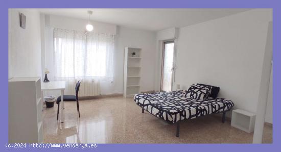  Alquiler de habitaciones en apartamento de 5 habitaciones en Actur - ZARAGOZA 
