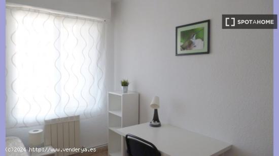 Alquiler de habitaciones en apartamento de 5 habitaciones en Actur - ZARAGOZA