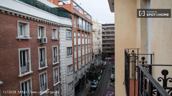 Alquiler de habitaciones en apartamento de 5 dormitorios en Chamberí - MADRID