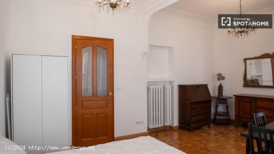 Alquiler de habitaciones en apartamento de 5 dormitorios en Chamberí - MADRID