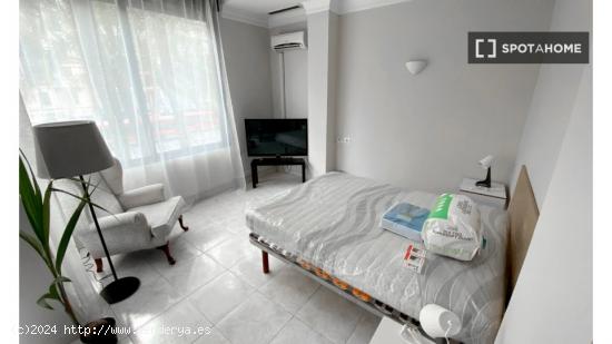 Apartamento de 4 dormitorios en Russafa - VALENCIA