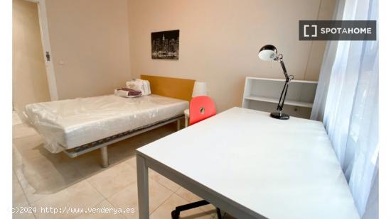 Apartamento de 4 dormitorios en Russafa - VALENCIA