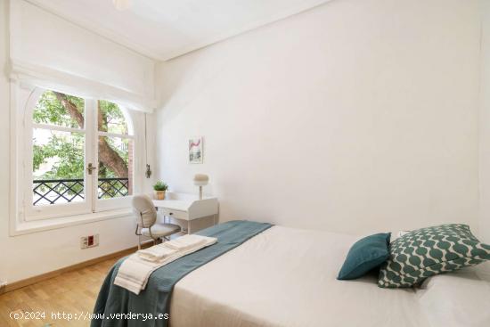  Alquiler de habitaciones en apartamento de 5 dormitorios en Chamberí - MADRID 