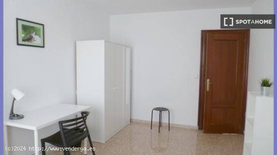 Alquiler de habitaciones en apartamento de 5 habitaciones en Actur - ZARAGOZA