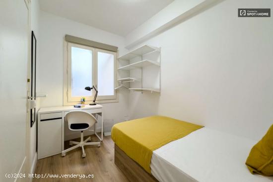  Se alquilan habitaciones en piso de 9 habitaciones en L'Eixample - BARCELONA 
