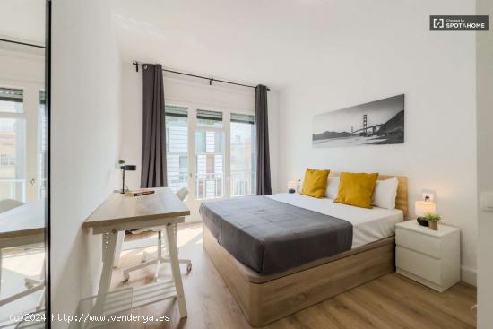  Se alquilan habitaciones en piso de 9 habitaciones en L'Eixample - BARCELONA 