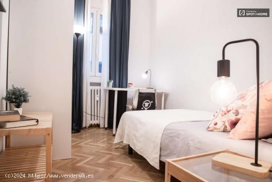  Alquiler de habitaciones en piso de 8 habitaciones en Salamanca - MADRID 