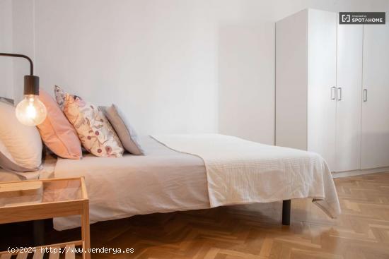  Alquiler de habitaciones en piso de 8 habitaciones en Salamanca - MADRID 