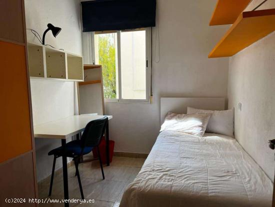  Alquiler de habitaciones en apartamento de 6 habitaciones en Ríos Rosas - MADRID 