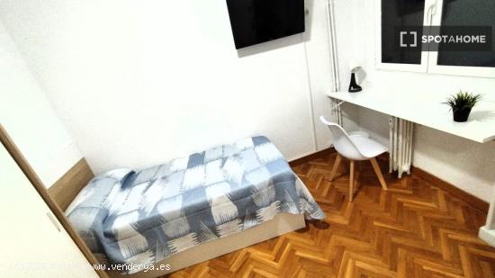 Habitación en piso compartido en Zaragoza - ZARAGOZA