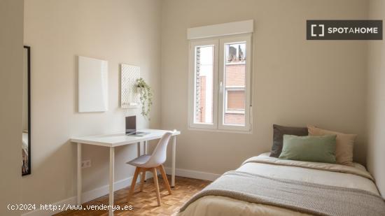 Alquiler de habitaciones en apartamento de 5 dormitorios en Delicias - ZARAGOZA