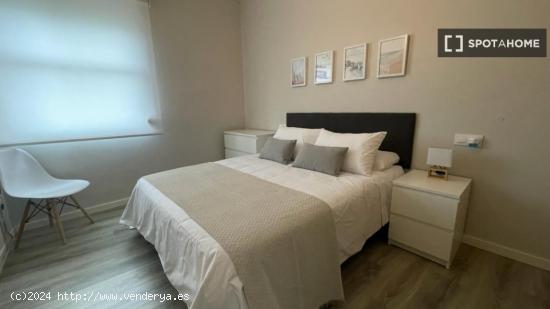 Se alquila habitación en piso de 4 habitaciones en San Paulo, Vigo - PONTEVEDRA