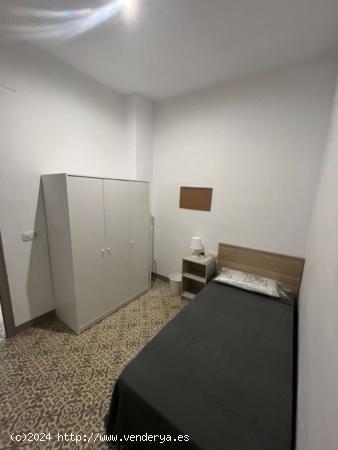  Se alquilan habitaciones en un apartamento de 5 dormitorios en L'Eixample - BARCELONA 