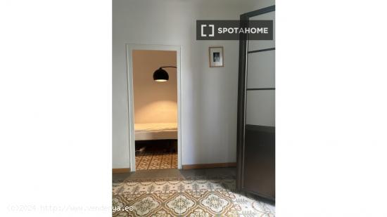 Habitación en piso compartido en barcelona. - BARCELONA