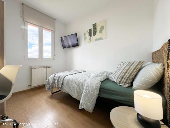  Alquiler de habitaciones en apartamento de 5 habitaciones en Campamento - MADRID 