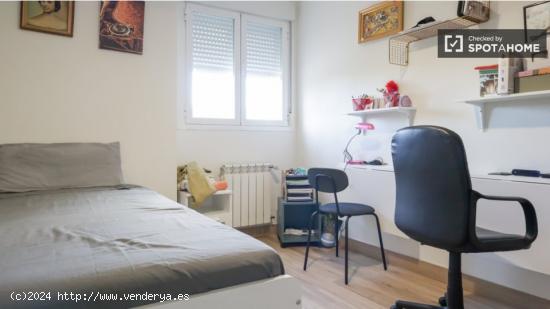 Se alquilan habitaciones en apartamento de 4 dormitorios en Carabanchel - MADRID