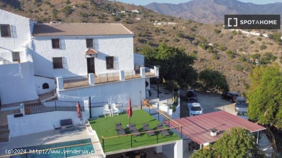 Casa de 5 dormitorios en alquiler en Palma-Palmilla - MALAGA