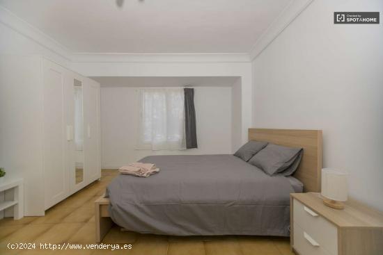  Alquiler de habitaciones en piso de 3 habitaciones para profesionales en L'Hort De Senabre - VALENCI 
