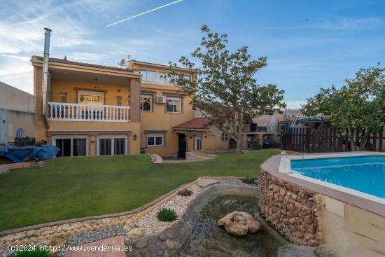 CHALET EN EL CENTRO DE OTURA CON PISCINA. - GRANADA