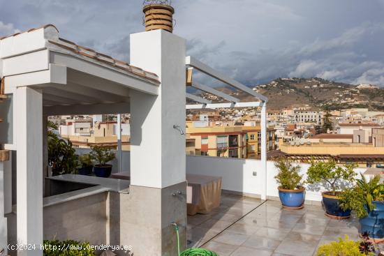 Ático Dúplex Reformado con Vistas Panorámicas - GRANADA