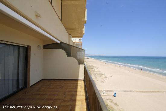 Dúplex en primera línea de la playa de Tavernes. Edificio L'escala. - VALENCIA