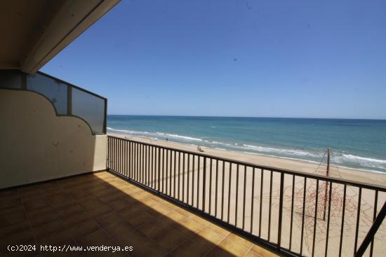 Dúplex en primera línea de la playa de Tavernes. Edificio L'escala. - VALENCIA