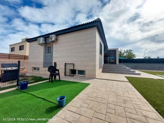 Elegante chalet con piscina privada en Los Balcones, Torrevieja - ALICANTE