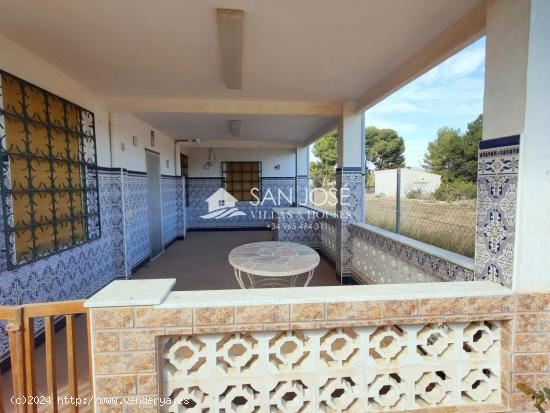 SE VENDE CHAET CON CASA DE INVITADOS MUY CERCA DEL PUEBLO DE ASPE - ALICANTE