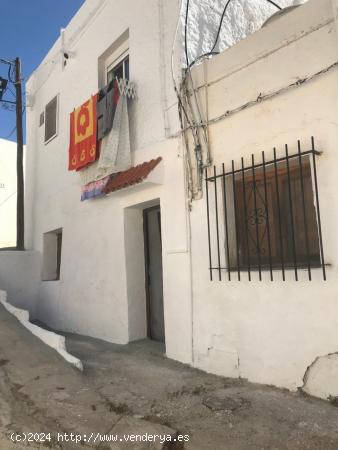 INVIERTE EN CALIDAD DE VIDA, INVIERTE EN UNA VIVIENDA SINGULAR. - ALMERIA