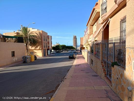 MAGNIFICA TRIPLEX SEMINUEVA EN VENTA EN ADRA - ALMERIA