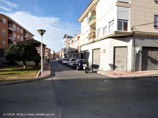 Local Comercial, bien ubicado, con entrada a dos calles. - ALICANTE