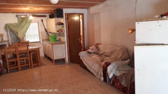 CASA DE TRES HABITACIONES, TERRAZA Y GARAJE EN SERÓN(ALMERÍA). - ALMERIA