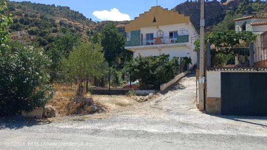  CASA DE CAMPO DE SIETE HABITACIONES Y GARAJE EN SERON, ALMERÍA - ALMERIA 