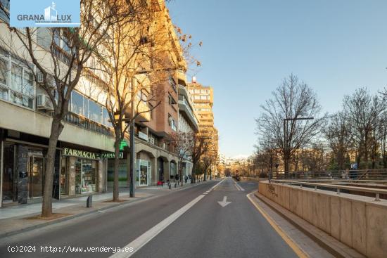 estupenda plaza de garaje en Avenida de la Constitución - GRANADA