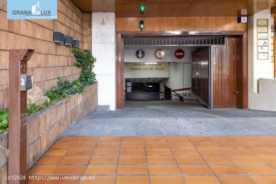 estupenda plaza de garaje en Avenida de la Constitución - GRANADA